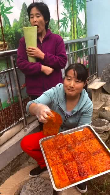 群众吃肉吃瓜视频,群众欢声笑语共赏生活百态